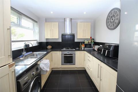 3 bedroom terraced house to rent, Long Lynderswood, SS15