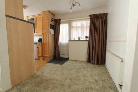 20 Asquith Gardens, Benfleet, SS7 3SZ