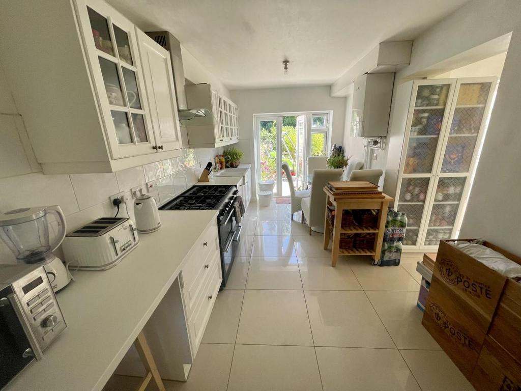 Kitchen 1.jpg