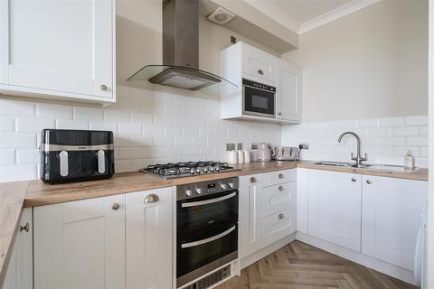 2 bedroom apartment for sale, Providence Park, Penenden Heath