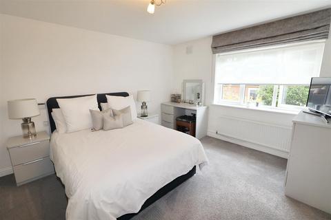 7 Sandringham Close, Borehamwood, WD6 2FY