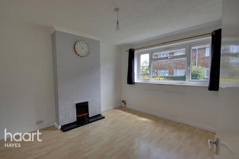 2 bedroom apartment to rent, Bury Avenue, Hayes