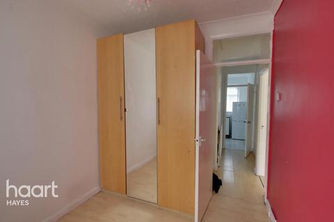2 bedroom apartment to rent, Bury Avenue, Hayes
