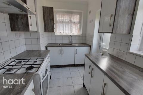 2 bedroom apartment to rent, Bury Avenue, Hayes