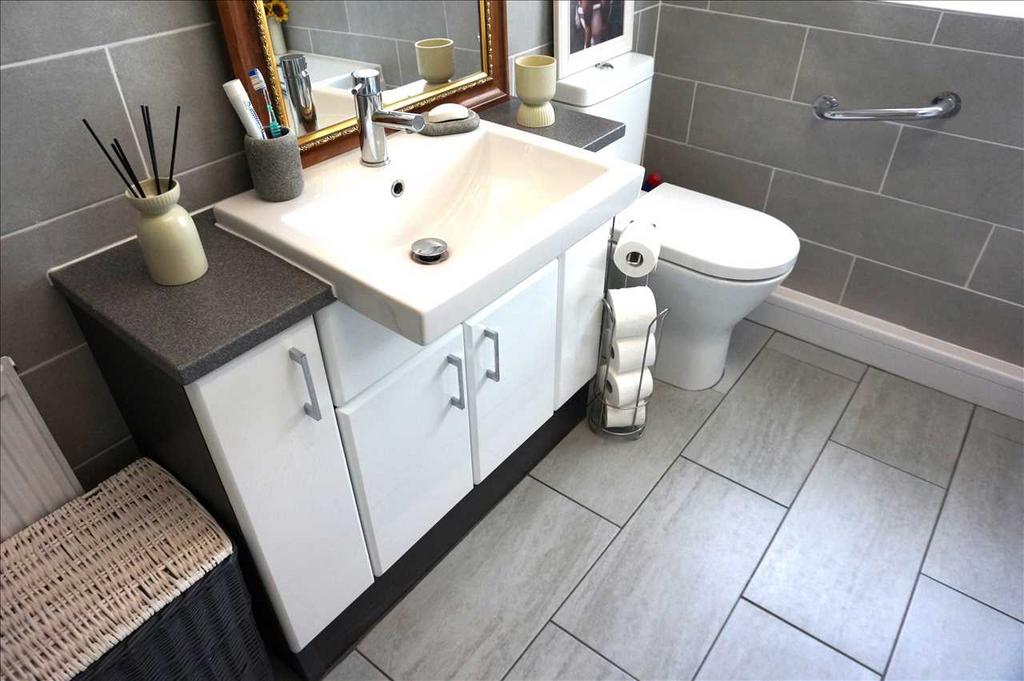 Family bathroom :