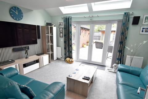 44 Lowes Road, Bury, BL9 6PJ