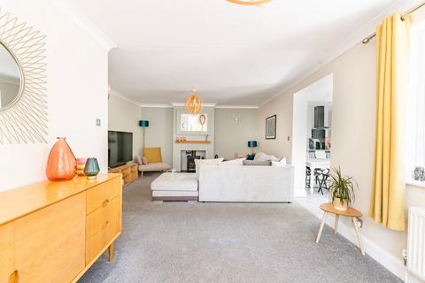 18 Belmore Close, Norwich, NR7 0PS