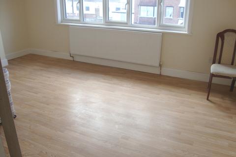 1 bedroom in a flat share to rent, Kenton Road, Harrow HA3