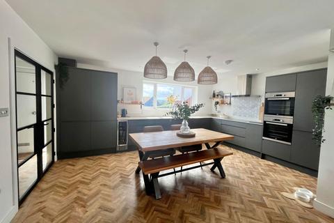 7 The Close, Paignton, TQ4 6JQ
