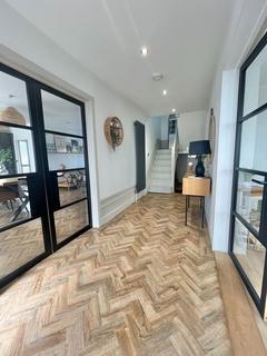 7 The Close, Paignton, TQ4 6JQ