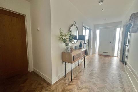 7 The Close, Paignton, TQ4 6JQ