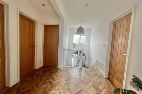 7 The Close, Paignton, TQ4 6JQ