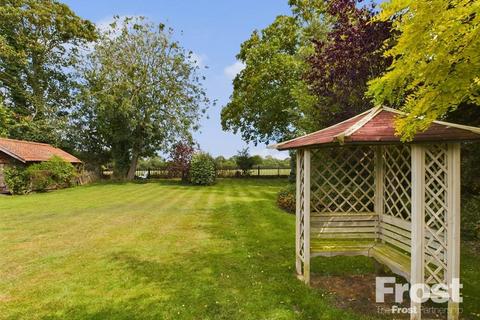 21b Coppice Drive, Wraysbury, Staines-upon-thames, TW19 5JG