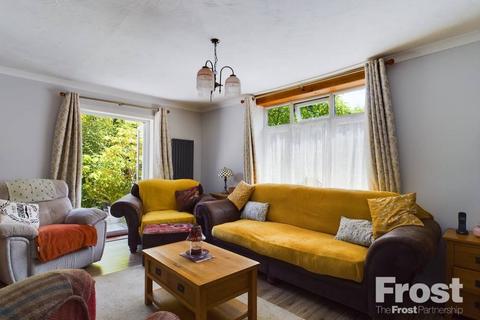 21b Coppice Drive, Wraysbury, Staines-upon-thames, TW19 5JG