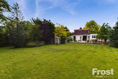 21b Coppice Drive, Wraysbury, Staines-upon-thames, TW19 5JG