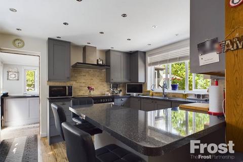 21b Coppice Drive, Wraysbury, Staines-upon-thames, TW19 5JG