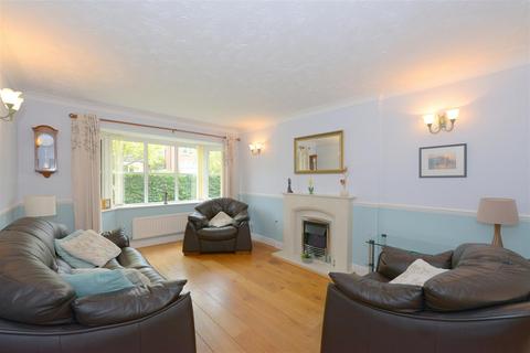 10 Goodrich Close, Muxton, Telford, TF2 8SN