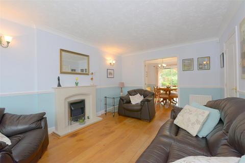 10 Goodrich Close, Muxton, Telford, TF2 8SN