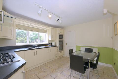 10 Goodrich Close, Muxton, Telford, TF2 8SN