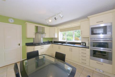 10 Goodrich Close, Muxton, Telford, TF2 8SN