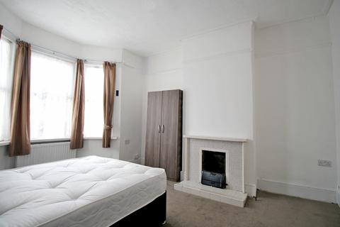 3 bedroom terraced house to rent, Martindale Road, Hounslow West, Hounslow, Middlesex, TW4