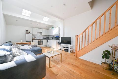 3 bedroom flat for sale, Brixton Road, Brixton, London, SW9