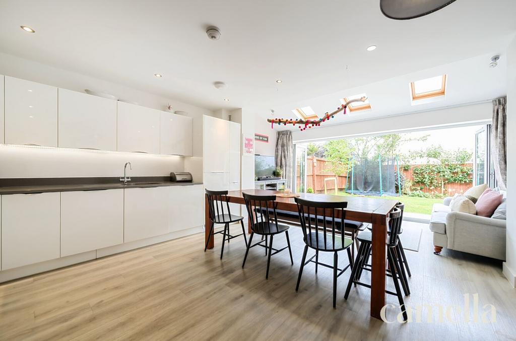Kitchen/Dining Area