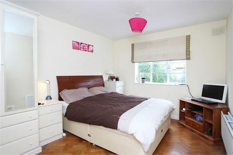 2 bedroom flat to rent, Lonsdale Road, London SW13