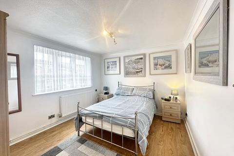 17 Stanley Gardens, Borehamwood, WD6 4TP