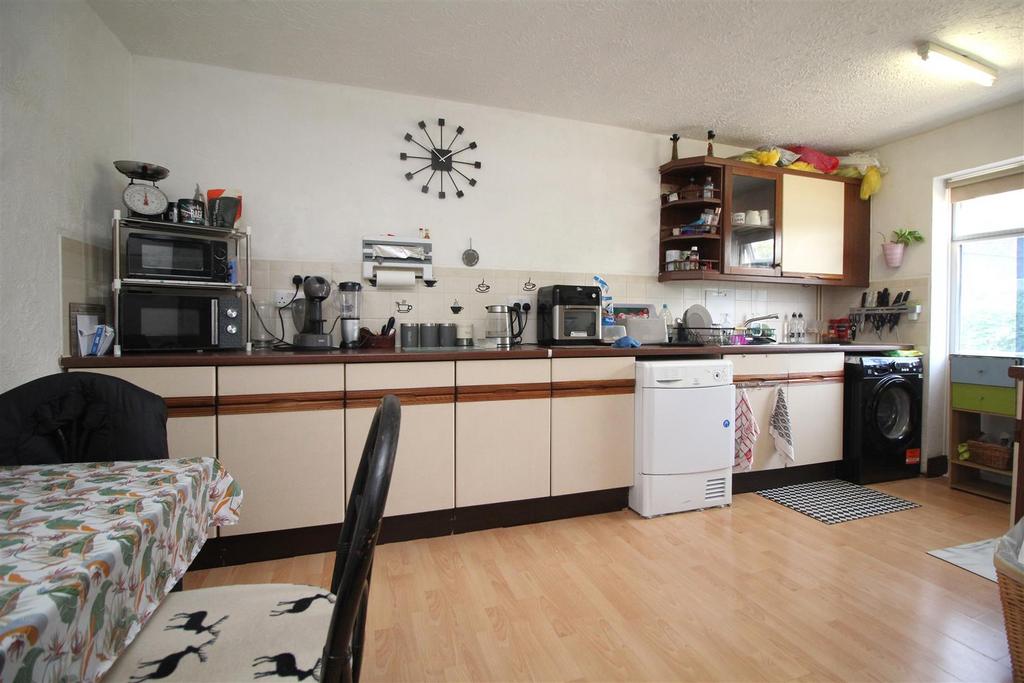 Kitchen 1 .JPG