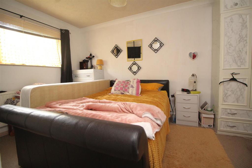 Bedroom 1 .JPG