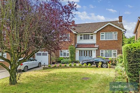 4 bedroom detached house for sale, Lodge Close, Essex IG7