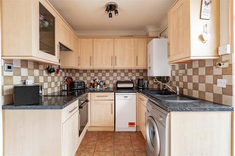 120 Penenden, New Ash Green, Longfield, DA3 8LT