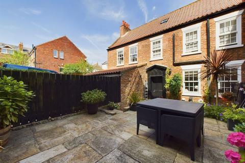 3 bedroom townhouse for sale, Cintra House, 5 Well Close Square, Whitby