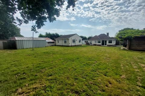 4 bedroom detached bungalow to rent, Pitmore Lane, Pennington SO41