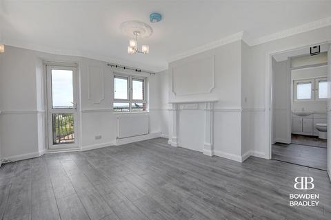 2 bedroom apartment to rent, Wallers Close, Woodford Green