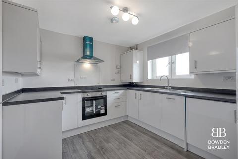 2 bedroom apartment to rent, Wallers Close, Woodford Green