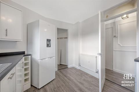 2 bedroom apartment to rent, Wallers Close, Woodford Green