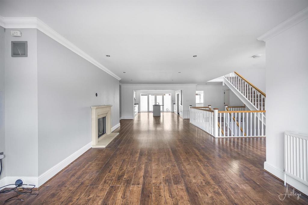 Living/dining area