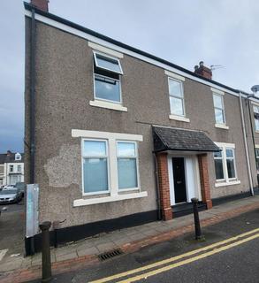 4 bedroom terraced house to rent, Derwentwater Terrace, South Shields