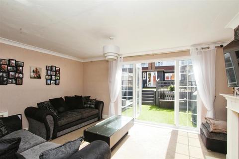 3 bedroom house for sale, Coombe Drive, Sittingbourne