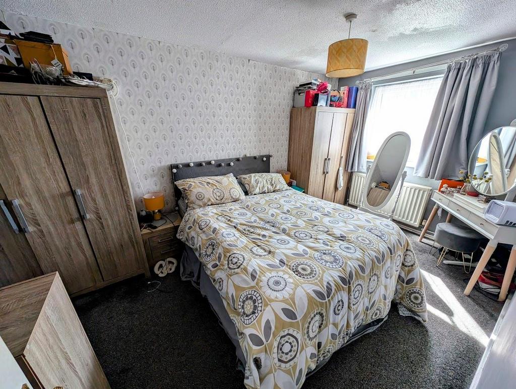 Bed 1.jpg