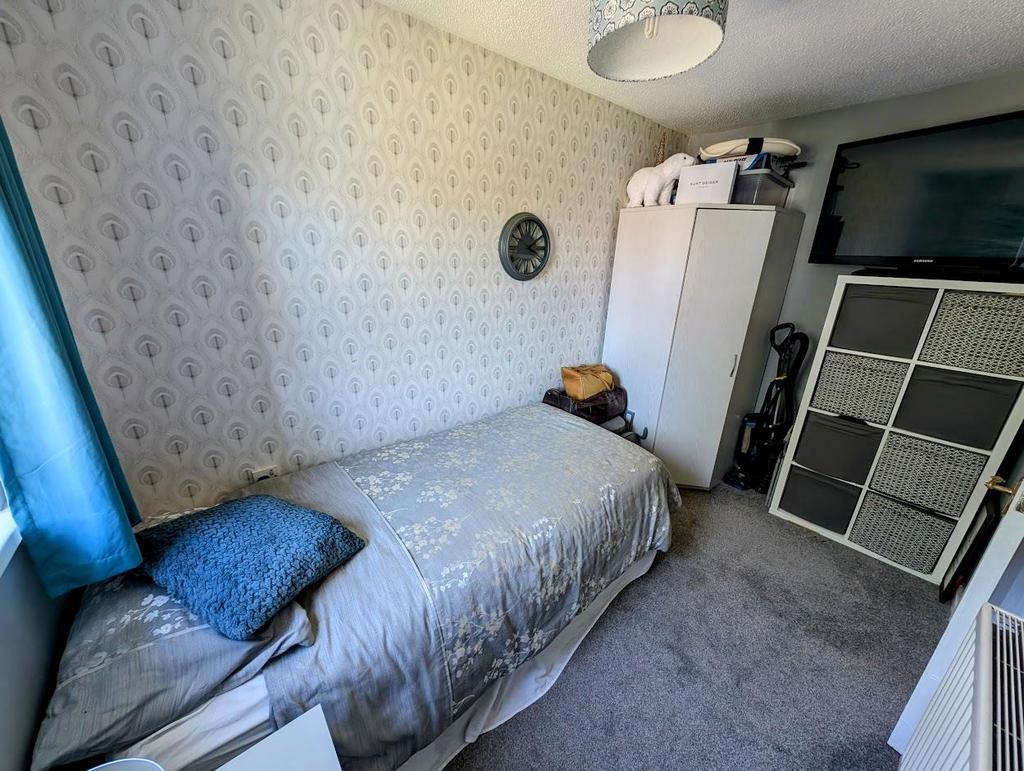 Bed 2.jpg