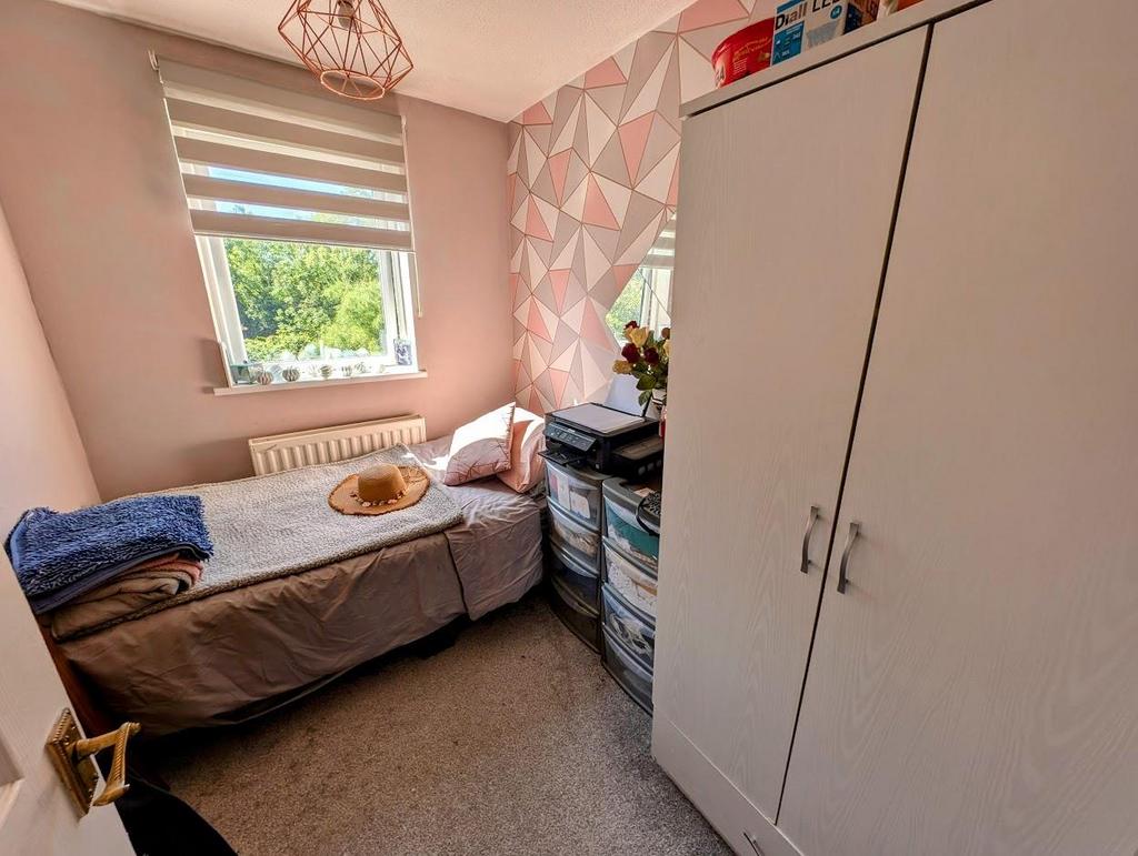 Bed 3.jpg