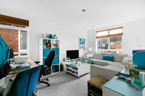 2 bedroom flat for sale, High Street, Wheathampstead, AL4