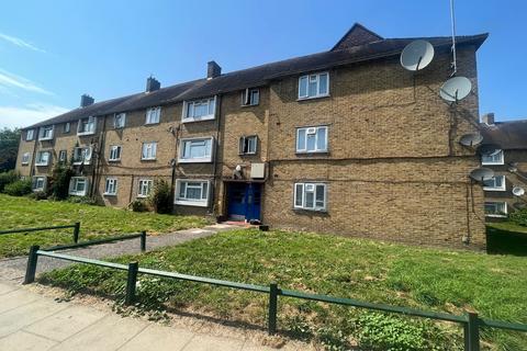 3 bedroom flat for sale, Kempe Road, EN1