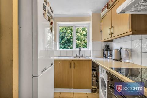 1 bedroom flat for sale, Wigston Close, London, N18