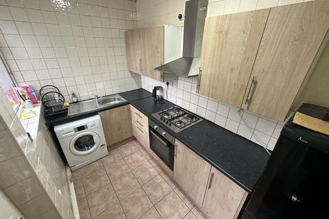 2 bedroom terraced house to rent, Methuen Street,  Manchester, M12