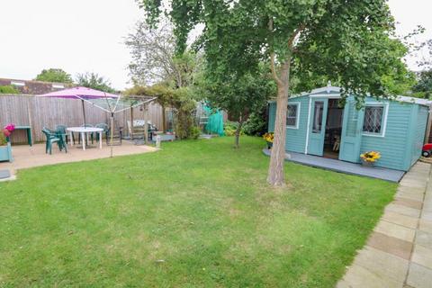 17 Beech Grove, Hayling Island, PO11 9DP