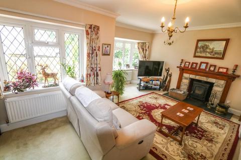 17 Beech Grove, Hayling Island, PO11 9DP